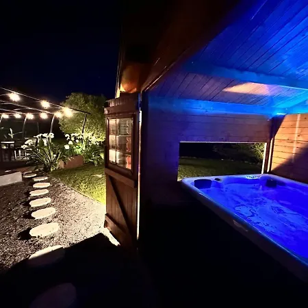 Le Rosie Au Bord Du Avec Jacuzzi