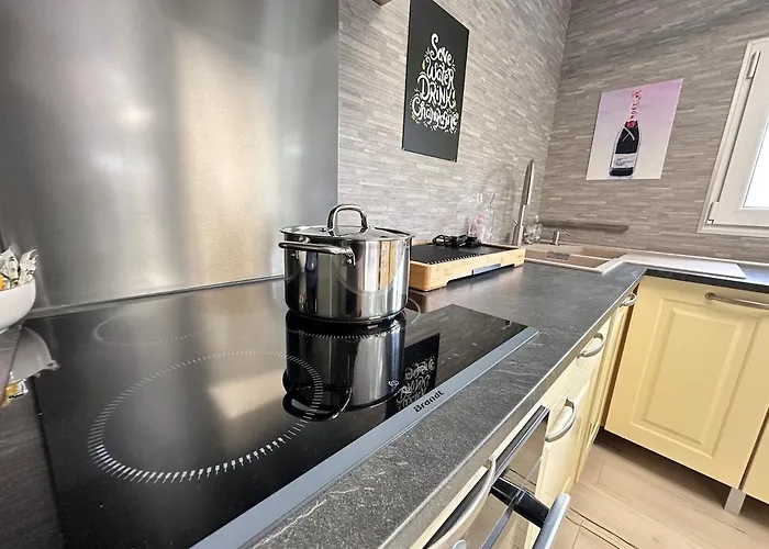 Apartment Le Rosie Au Bord Du Avec Jacuzzi Prouilly